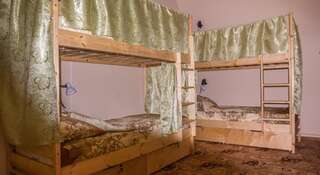 Гостиница Hostel Kamelot Ростов-на-Дону Спальное место на двухъярусной кровати в общем номере для мужчин-1
